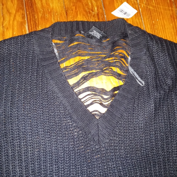 Distressed Ripped Black New with tags Sweater lge. - Picture 4 of 5